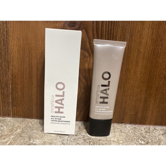 Smashbox Halo Healthy Glow All-In-One Tinted Moisturizer SPF 25 in Dark - Picture 1 of 4